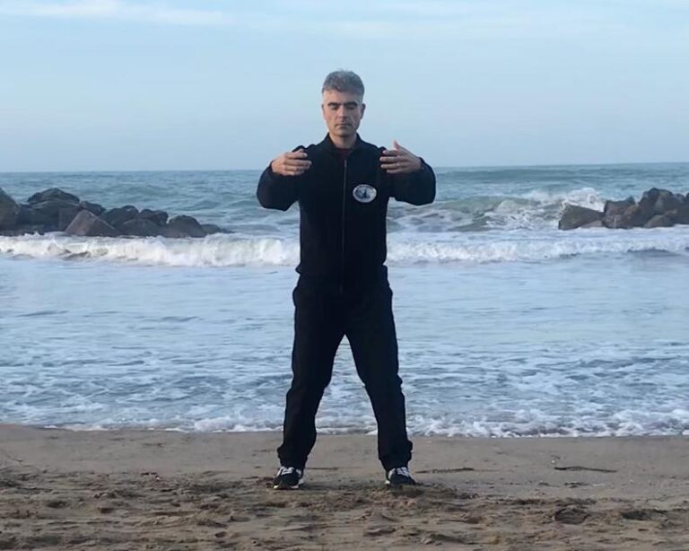 Meditazione Qigong del Palo Eretto