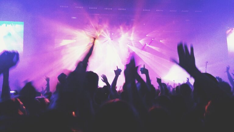 AKA 7EVEN – NON X SOLDI TOUR