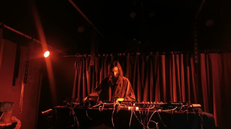 Axel Larsen (Simple Music Experience) Live + Vicky & Etta Simone dj set